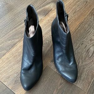 INC Hannah black bootie